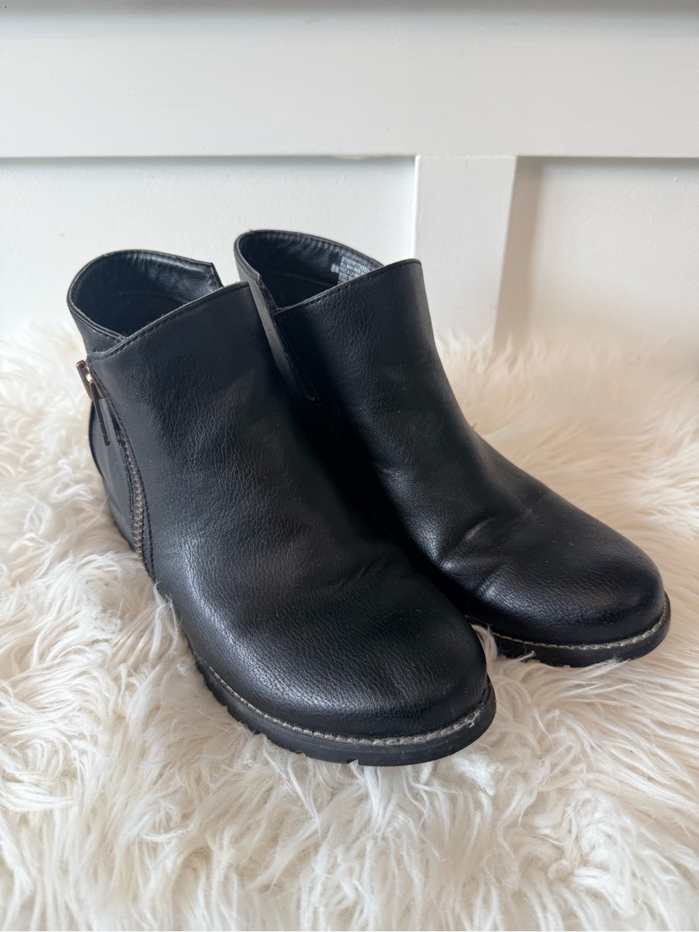 💫4/$25 • Sofft Euro Soft Black Ankle Boots